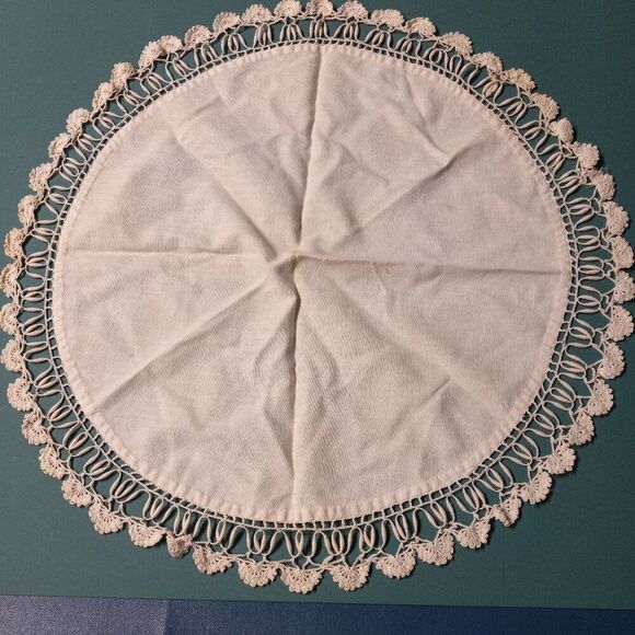 Vintage Circular Crocheted Lace Doily Cottagecore Grandmacore - Picture 1 of 7
